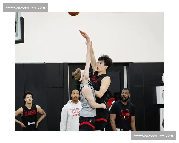 杨瀚森对决考沃德：开拓者交易赌局，胜负仍待时间宣判